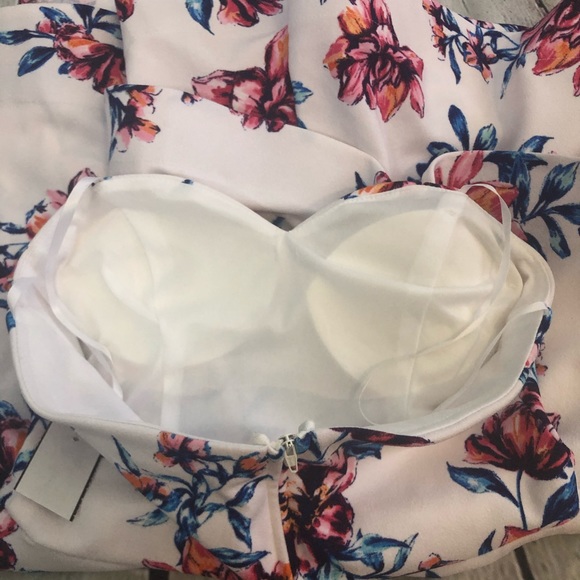 Floral Patterned Strapless Dress - Picture 4 of 7